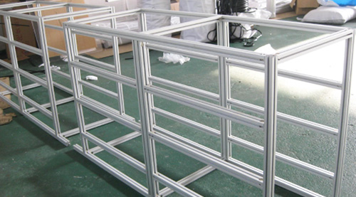 铝型材配件在定制框架中起着重要作用